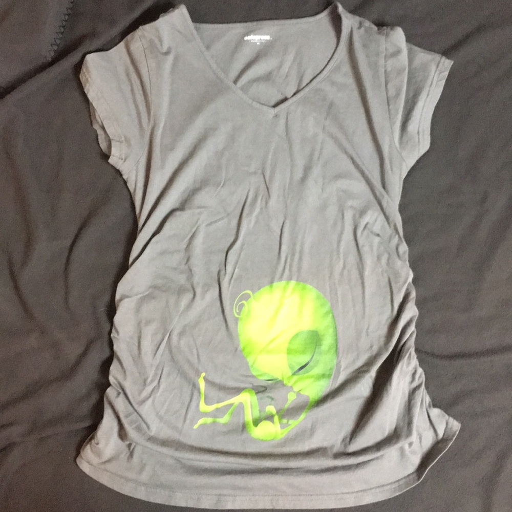 Cafepress maternity 2xl alien shirt